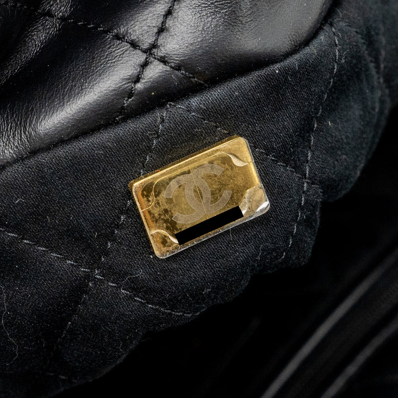 Chanel medium 22 bag calfskin black GHW (microchip)