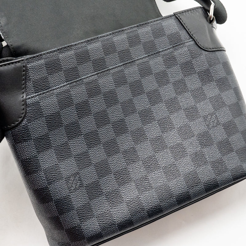 Louis Vuitton World Map District Messenger Bag Damier Graphite Canvas SHW
