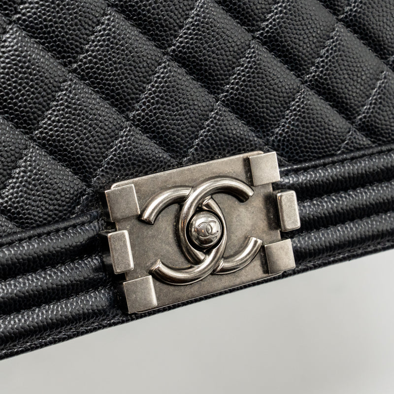 Chanel Medium Boy Bag Caviar black ruthenium silver hardware