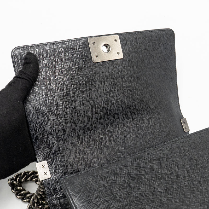 Chanel Medium Boy Bag Caviar black ruthenium silver hardware