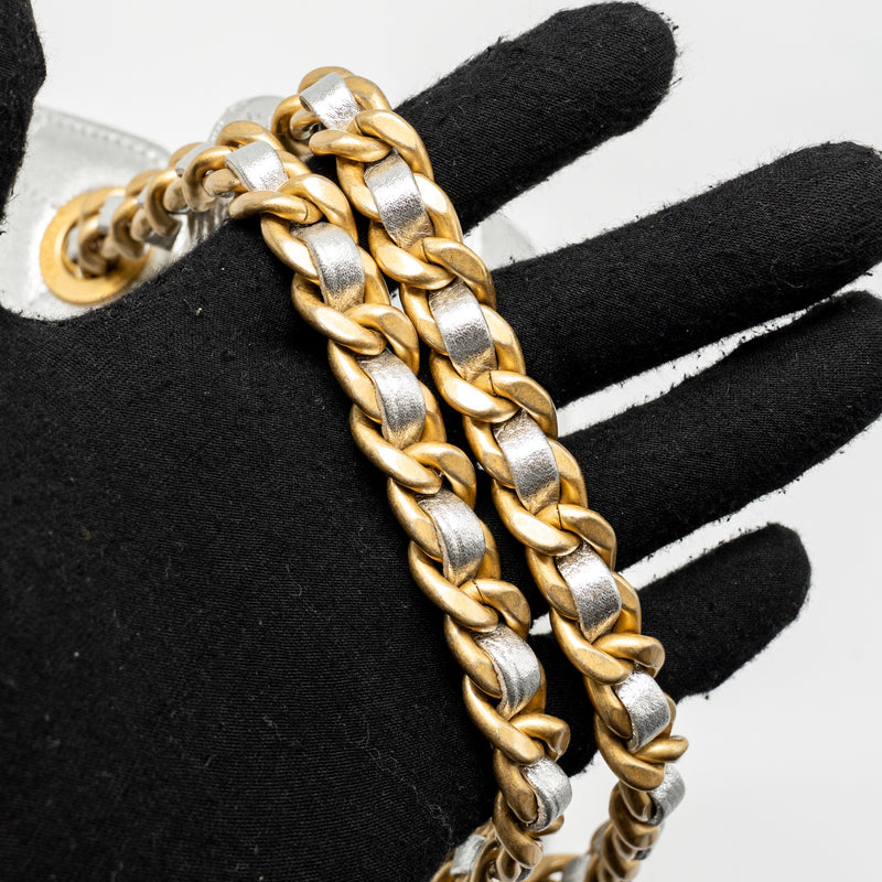 Chanel Small 25 bag caviar silver GHW (microchip)