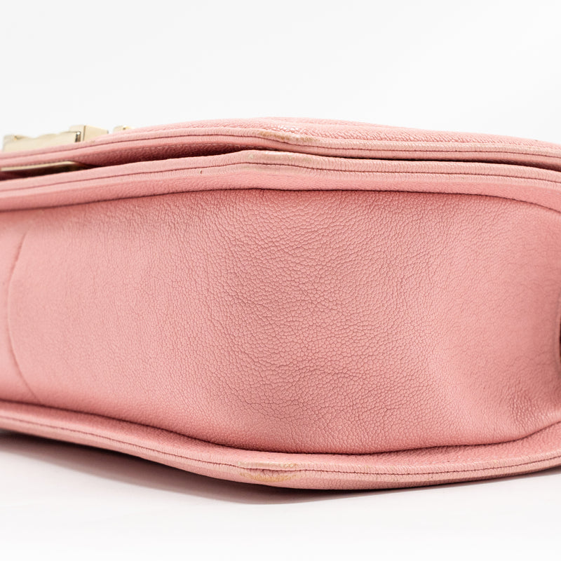 Chanel Medium Boy Bag Grained Calfskin Pink LGHW