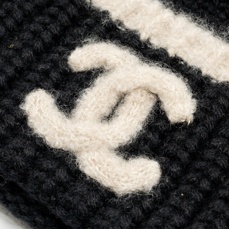 Chanel beanie hat wool/cashmere black / white