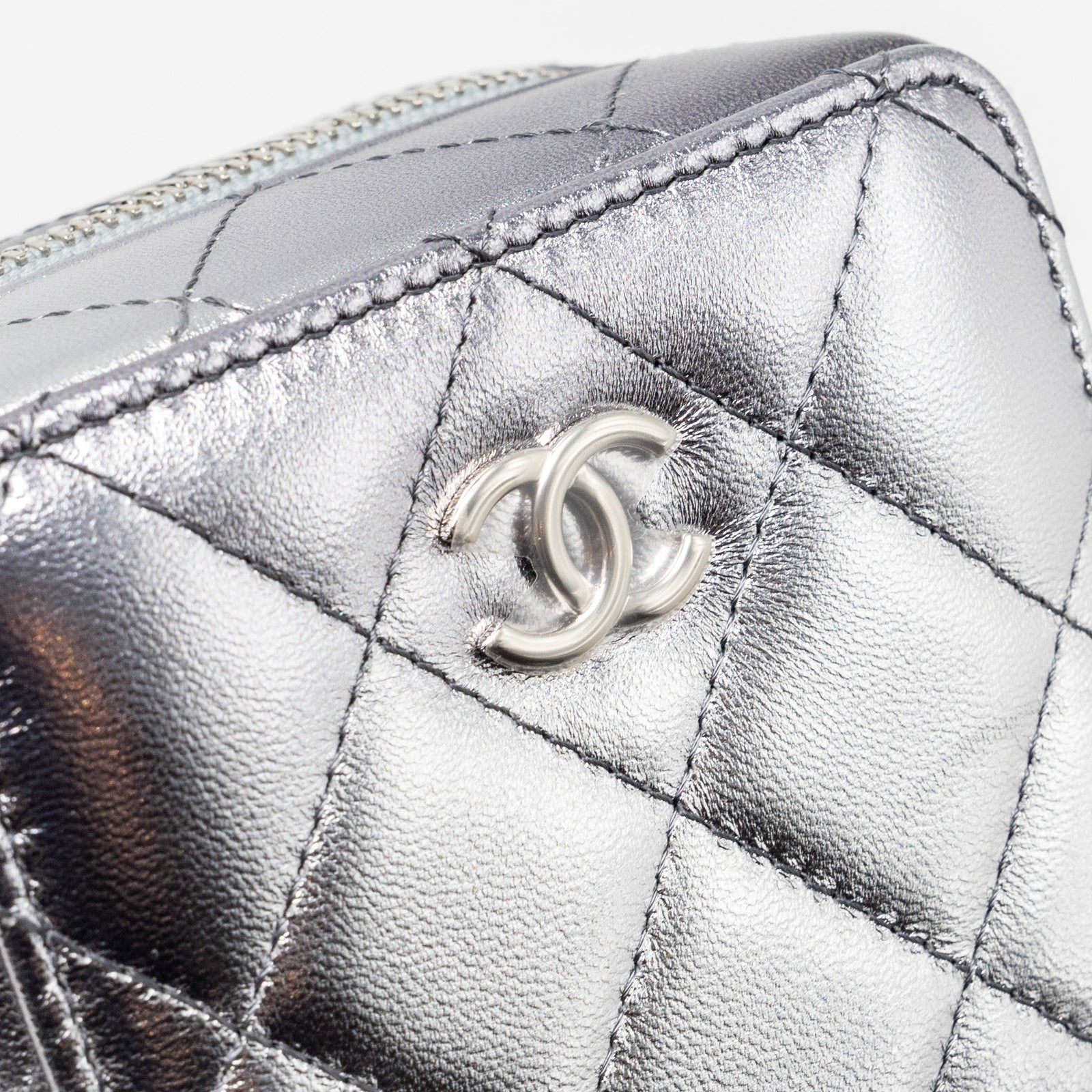 Chanel 22c coco punk purse with giant chain lambskin metallic silver/b
