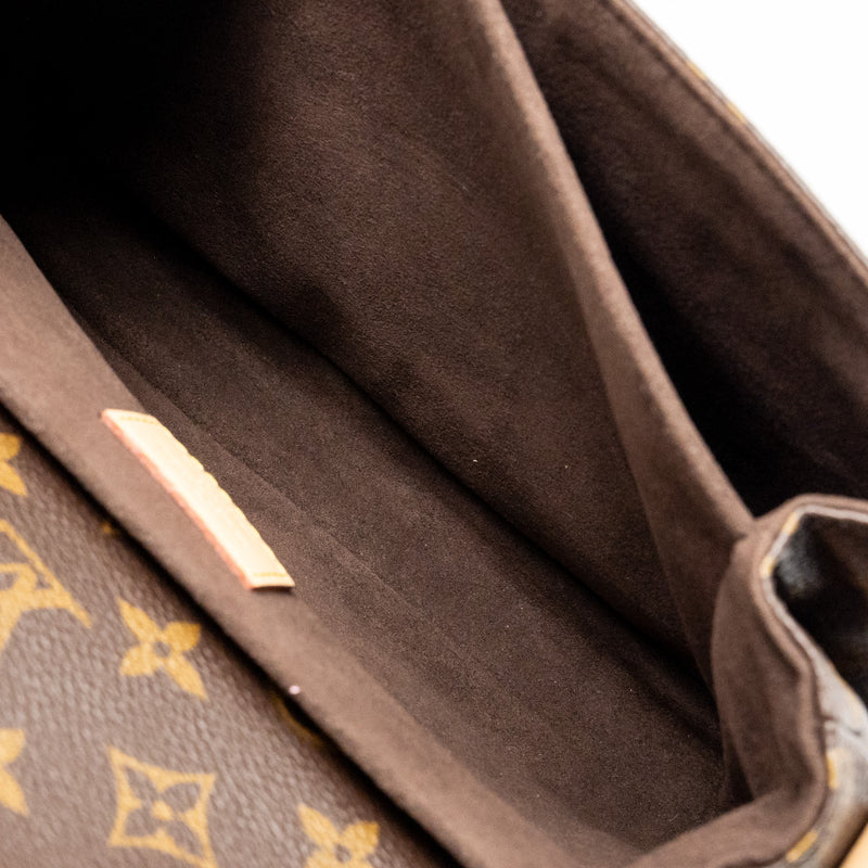 Louis Vuitton Pochette Metis monogram Canvas GHW