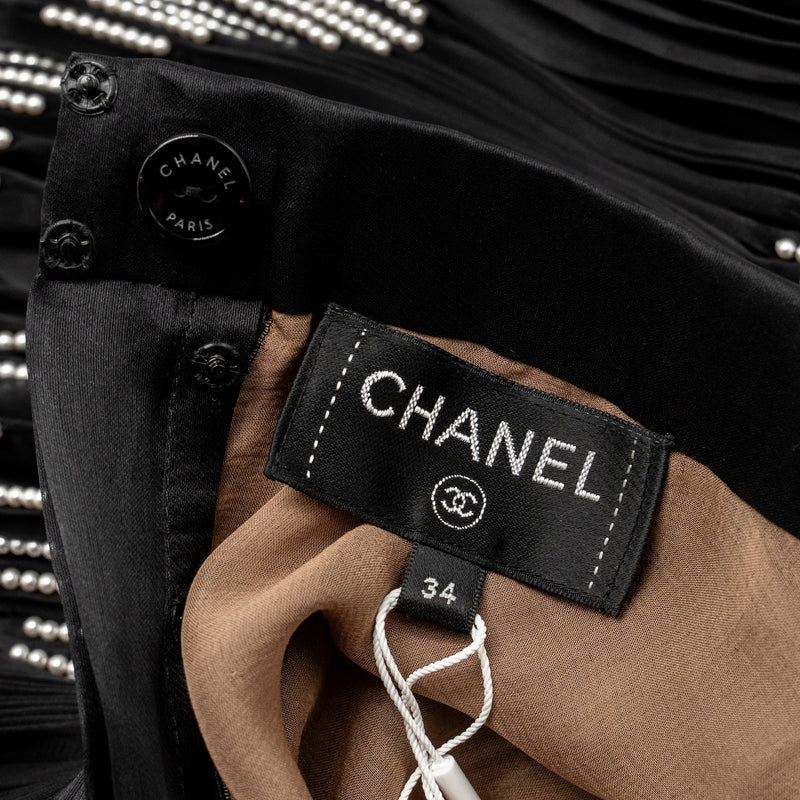 Chanel size 34 22A Silk Skirt Black/White