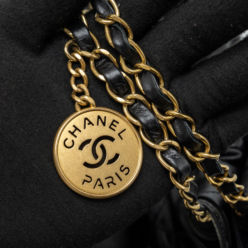 Chanel medium 22 bag calfskin black GHW (Microchip)