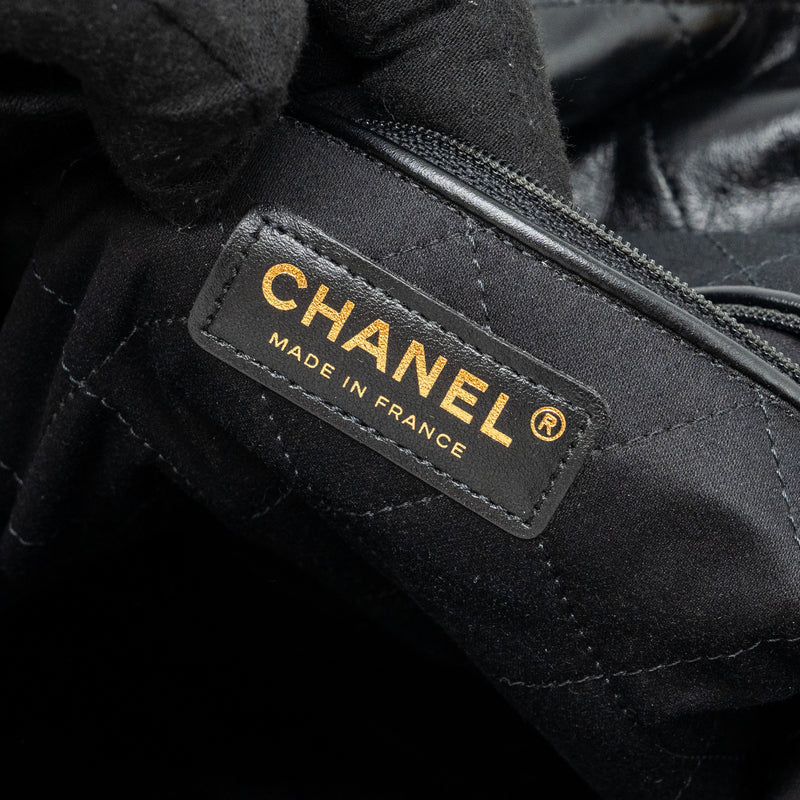 Chanel medium 22 bag calfskin black GHW (Microchip)
