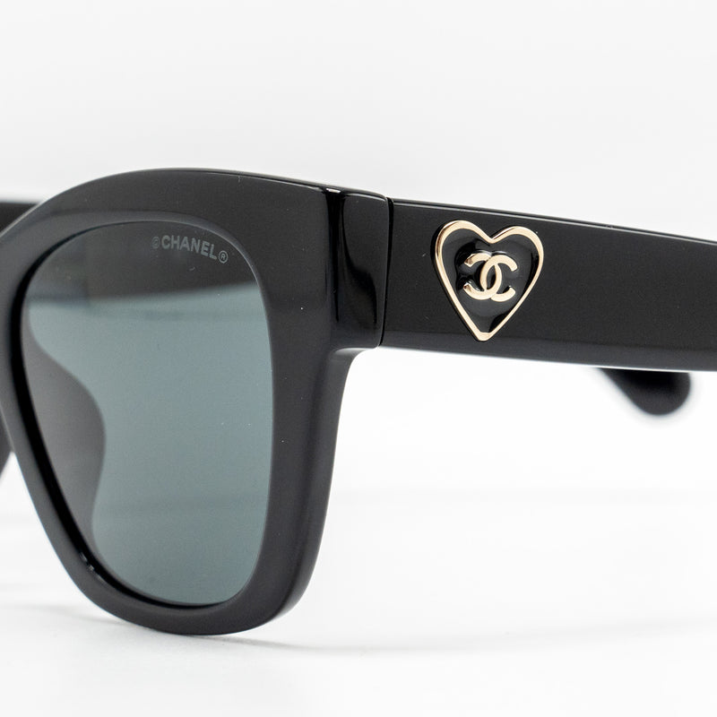 Chanel CC Heart Detailed Square Sunglasses Black LGHW