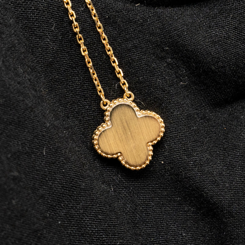 Van Cleef & Arpels 2018 Holiday Pendant Gold Mother-of-Pearl Yellow Gold with Diamond