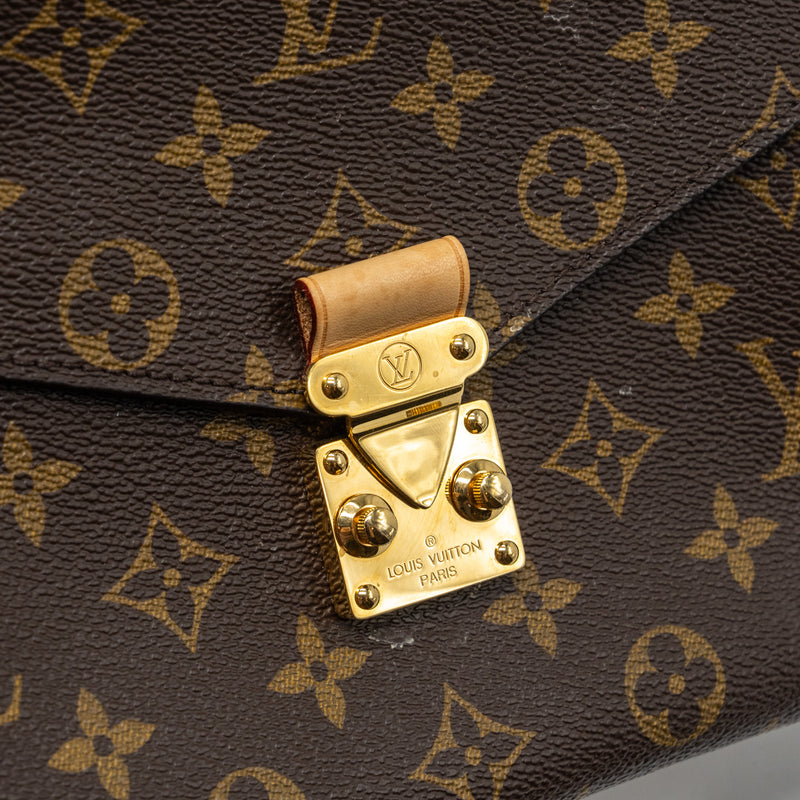 Louis Vuitton  Pochette Métis Monogram  Canvas GHW