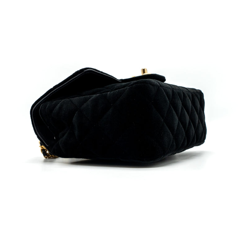 Chanel 22B Chanel on chains square flap bag velvet black GHW (Microchip)