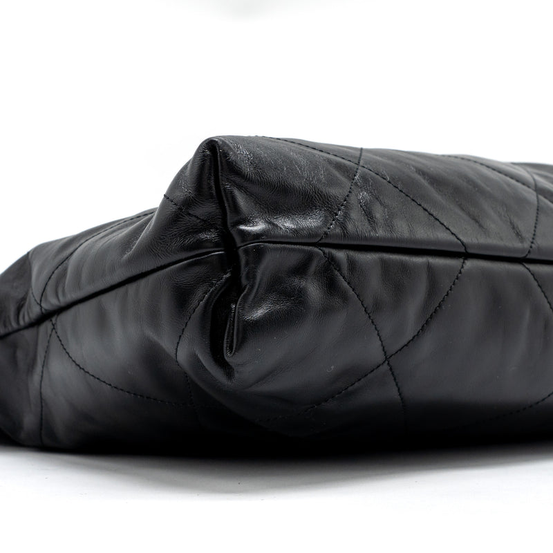 Chanel medium 22 bag calfskin black GHW (Microchip)