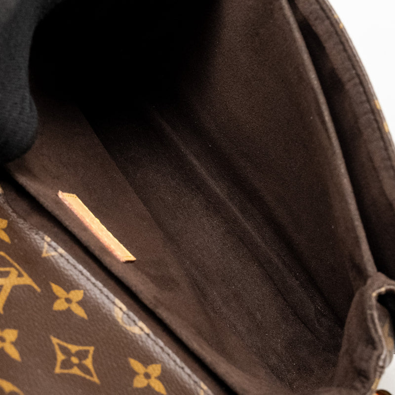 Louis Vuitton Pochette Métis Monogram Canvas GHW