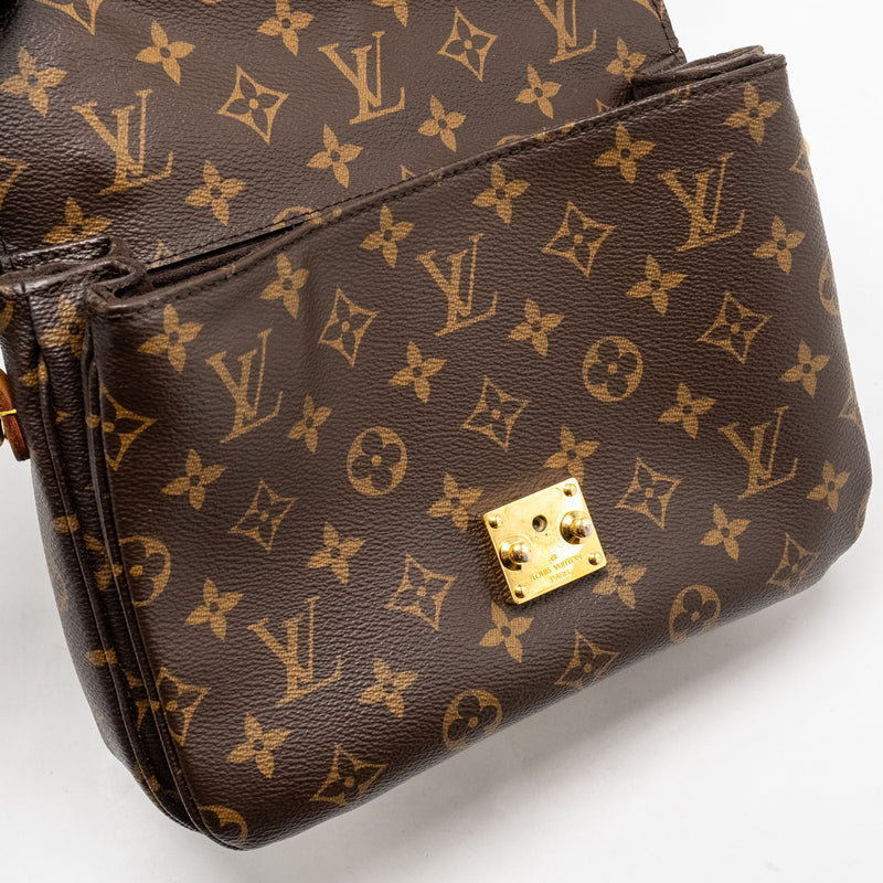 Louis Vuitton Pochette Metis Monogram Canvas GHW