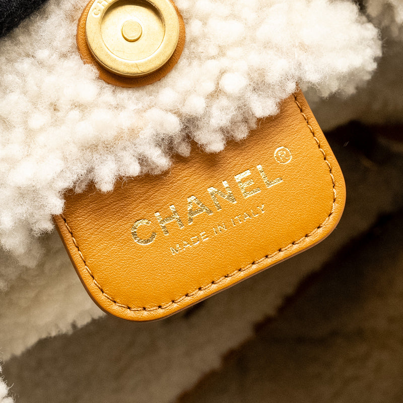 Chanel Medium 22 Quilted Shearling Suede Camel GHW (microchip)