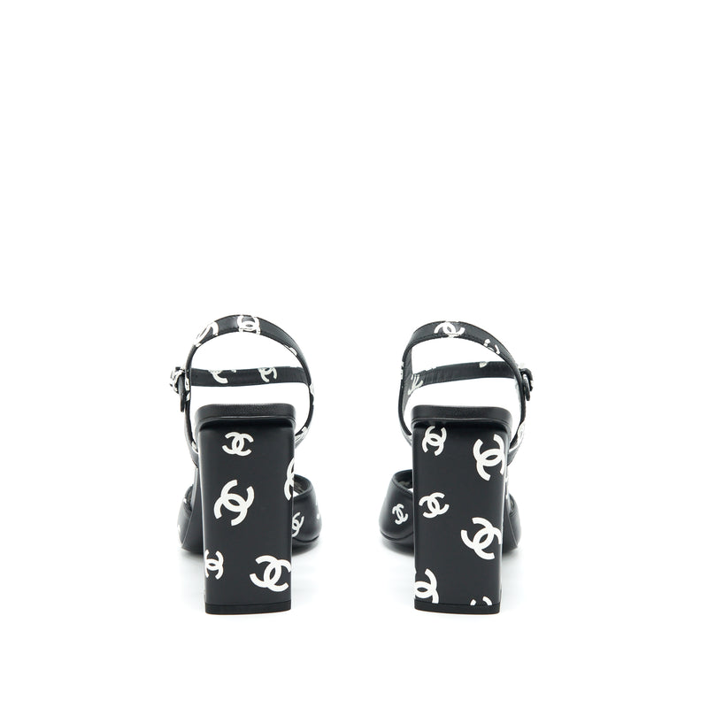 Chanel Size 39 22S Printed Lambskin Sandals Black/White