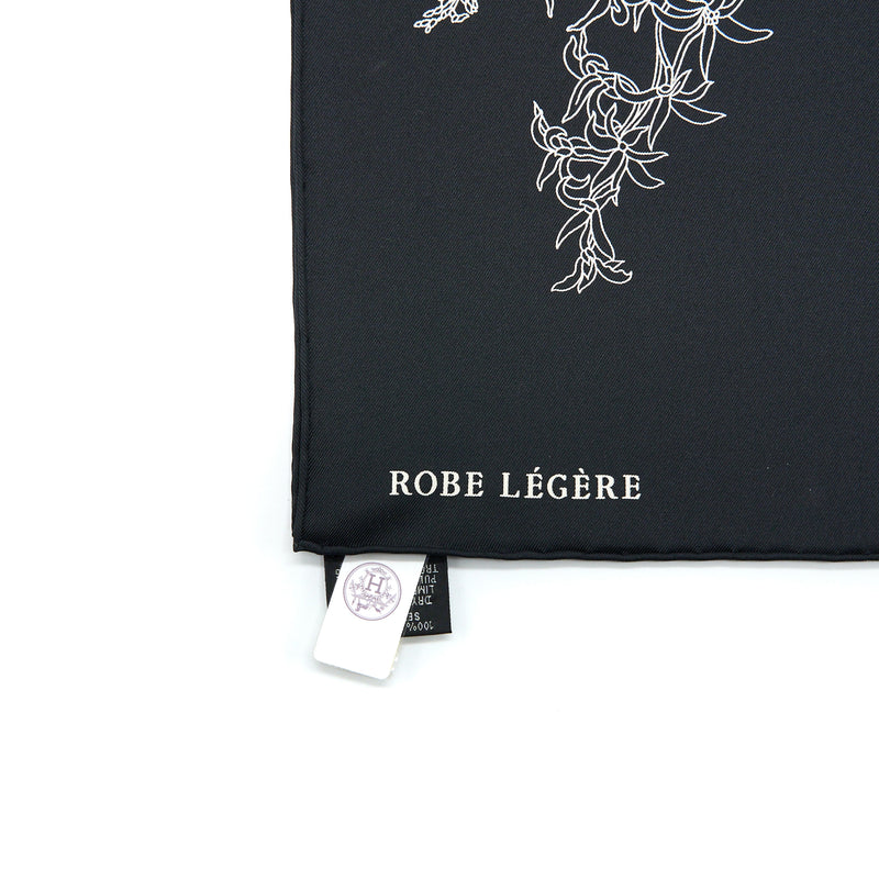 Hermes 90 X 90 Silk Scarf Robe Levered Black/White
