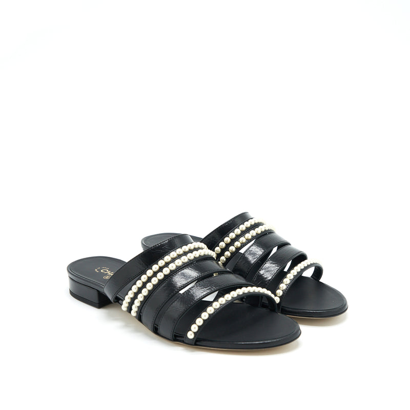 Chanel Size 38 Leather And Pearl Sandal Black