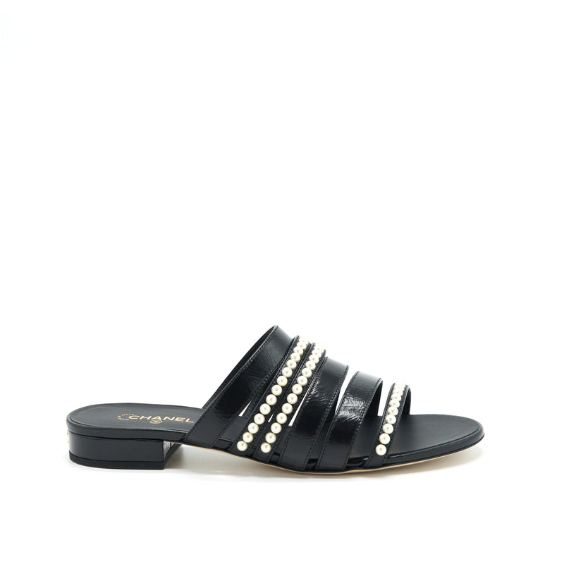 Chanel Size 38 Leather And Pearl Sandal Black