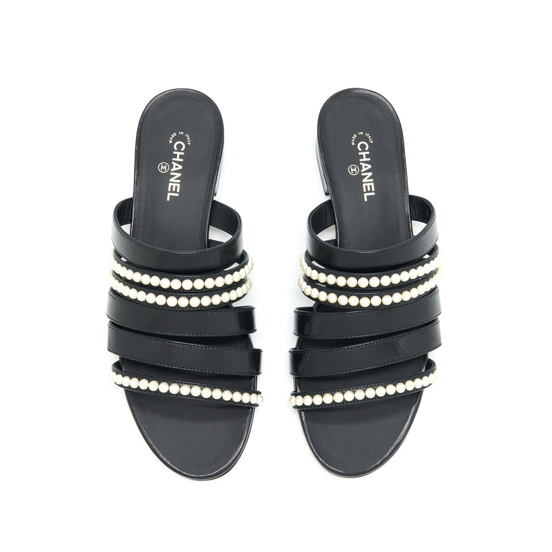 Chanel Size 38 Leather And Pearl Sandal Black