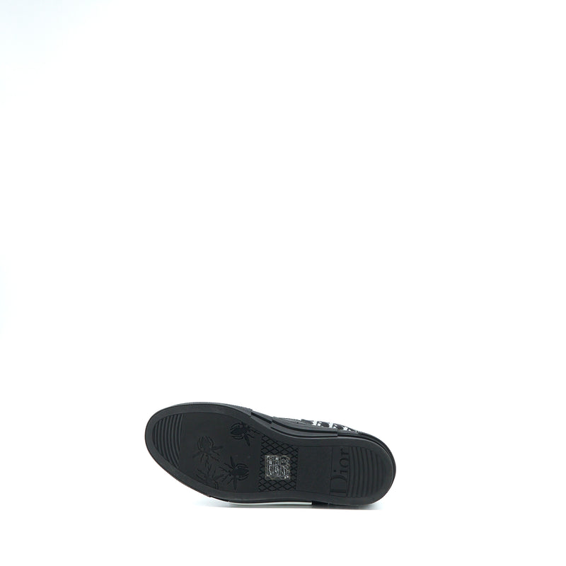 Dior Size 39 High-Top Sneaker Black/Multicolour