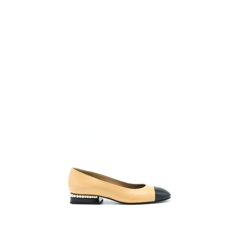 Chanel Size 38 CC Logo With Pearl Flats Beige / Black