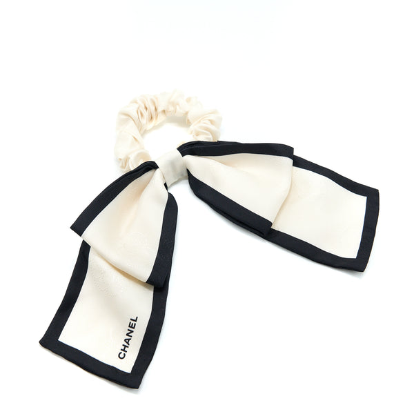 Chanel 22b Camellia/Letter Hair Tie Silk Twill Ecru/Black