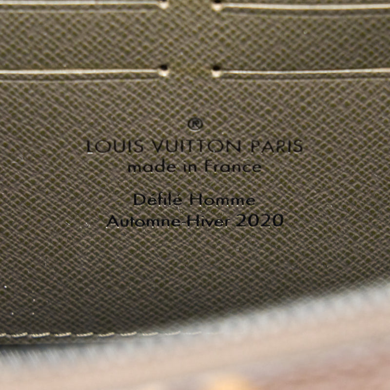 Louis Vuitton Soft Trunk Wallet Taiga Leather With Silver Color
