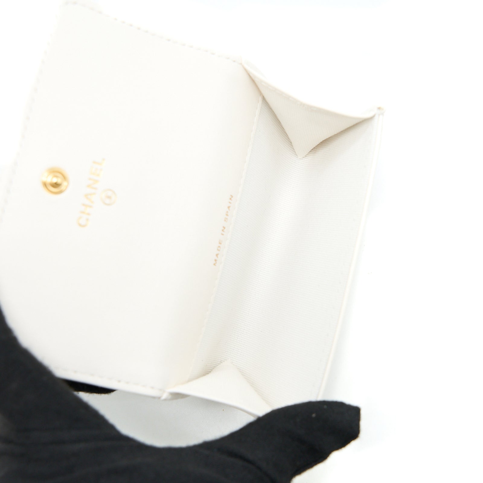 Chanel 19 Flap Card Holder Lambskin White Brushed GHW (Microchip)