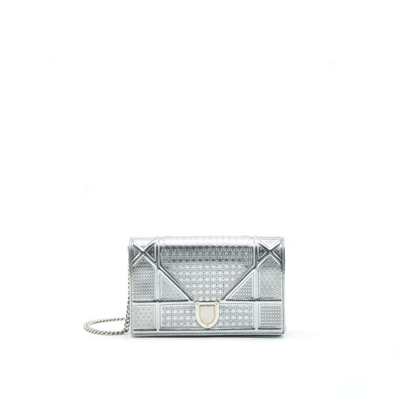 DIOR DIORAMA WALLET ON CHAIN IN SILVER