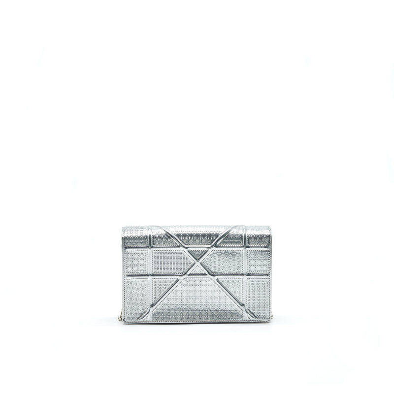 DIOR DIORAMA WALLET ON CHAIN IN SILVER
