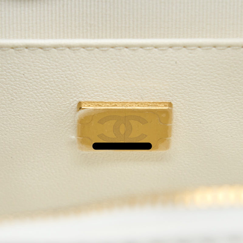 Chanel 22s Heart Bag Lambskin White LGHW (Microchip)