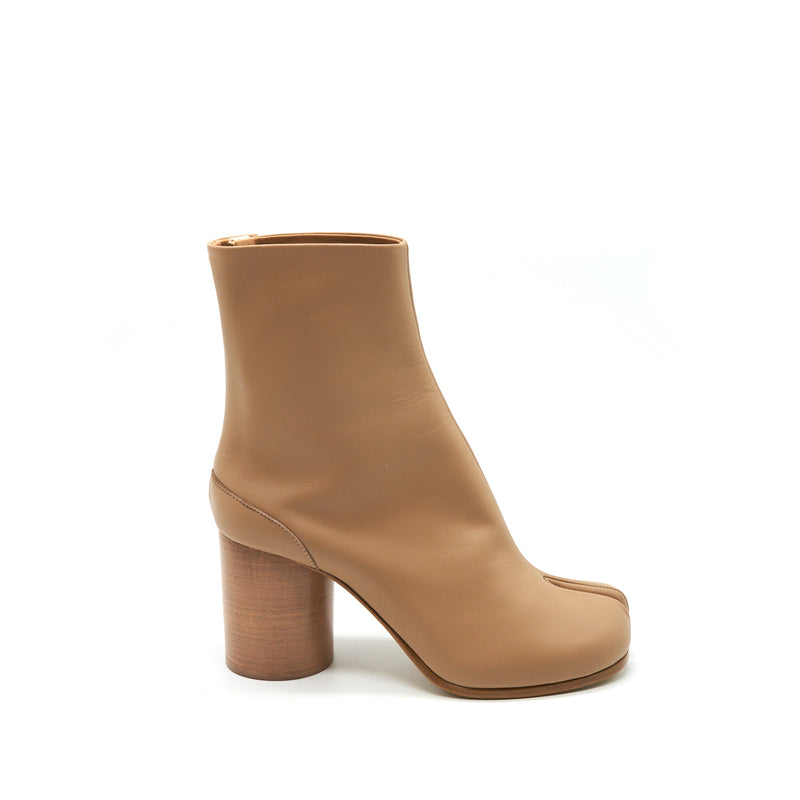Madison Mangiela Tabi Leather Ankle Boots Beige size36