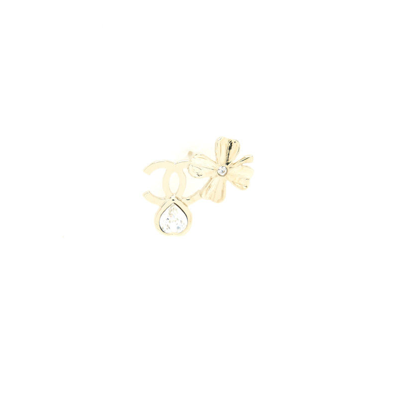 Chanel 22S CC Logo And Clover Earrings Light Gold Tone