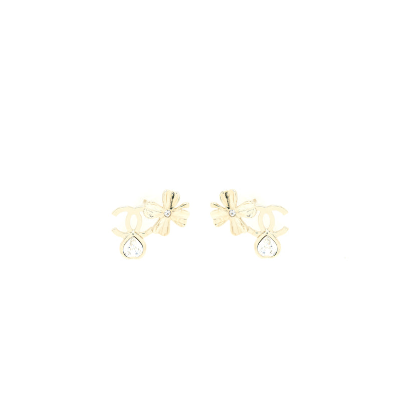 Chanel 22S CC Logo And Clover Earrings Light Gold Tone