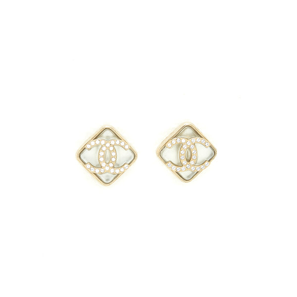 Chanel 22S Quilted CC Logo Earring Light Gold Tone