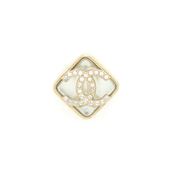 Chanel 22S Quilted CC Logo Earring Light Gold Tone