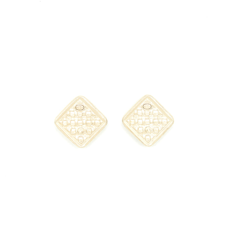 Chanel 22S Quilted CC Logo Earring Light Gold Tone