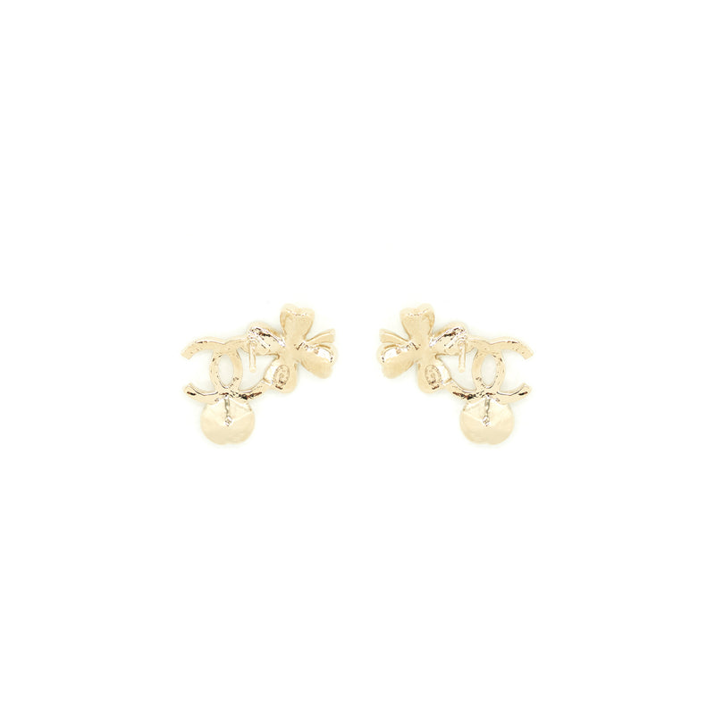 Chanel 22S CC Logo And Clover Earrings Light Gold Tone