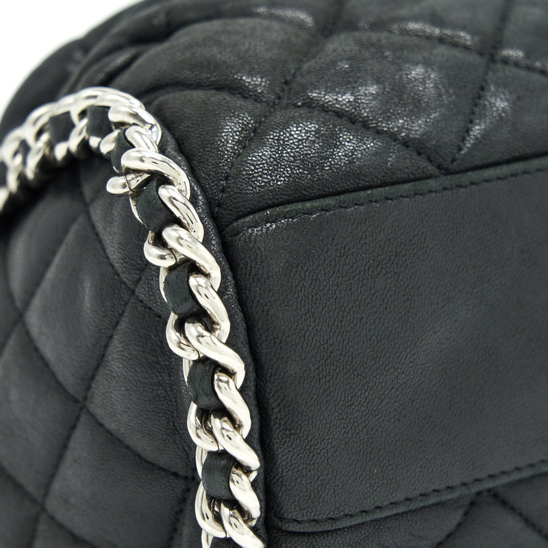 Chanel quilted leather with Chain Shoulder Bag Black SHW