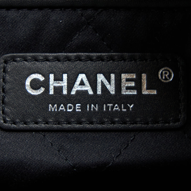 Chanel Small 22 Bag Calfskin Black SHW(Microchip)