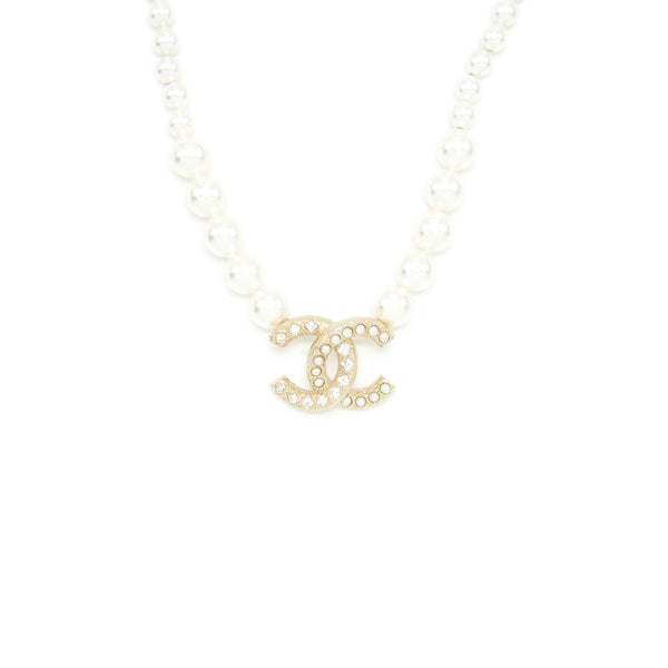 Chanel CC Logo and Pearl Necklace/ Choker