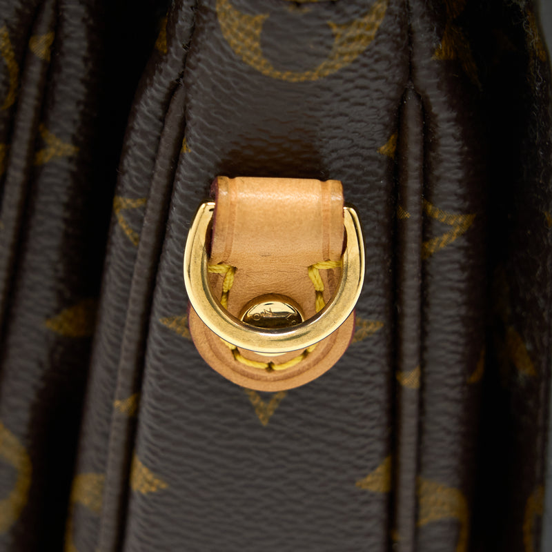 Louis Vuitton Pochette Métis Monogram Canvas GHW