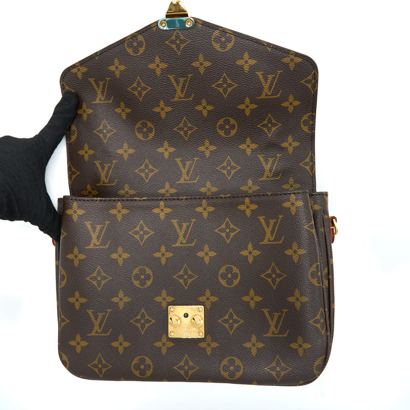 Louis Vuitton Pochette Métis Monogram Canvas GHW