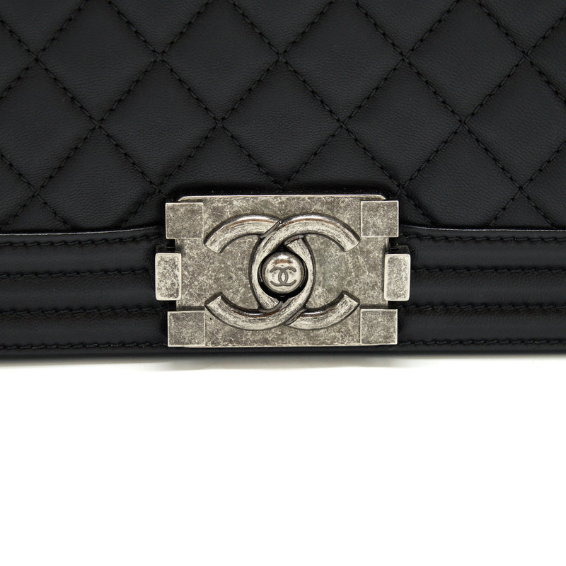 Chanel medium boy black Lambskin Ruthenium SHW