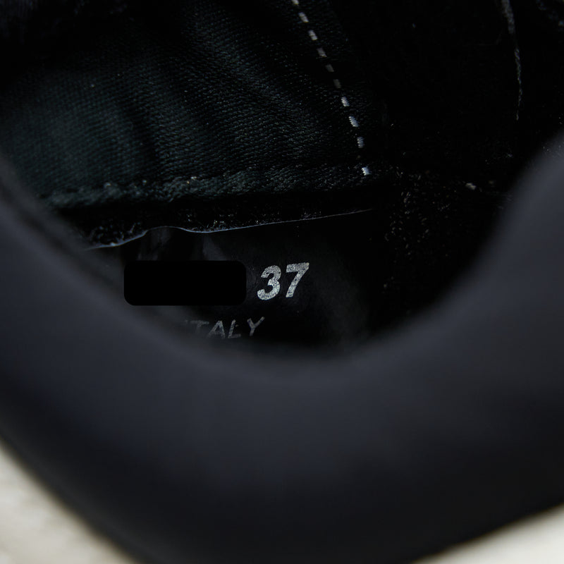 Chanel Size 37 CC Logo Sneaker Calfskin/Suede Black/White