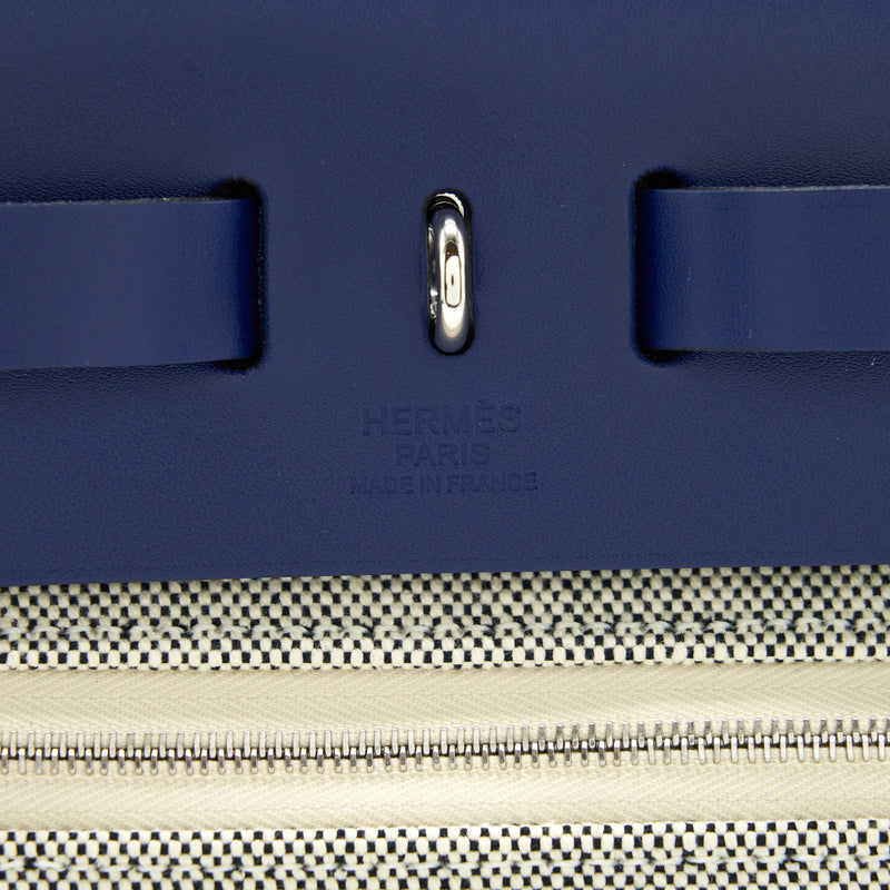 Hermes Herbag Zip 31 Toile H EN Relief Brides Saphir Stamp Z