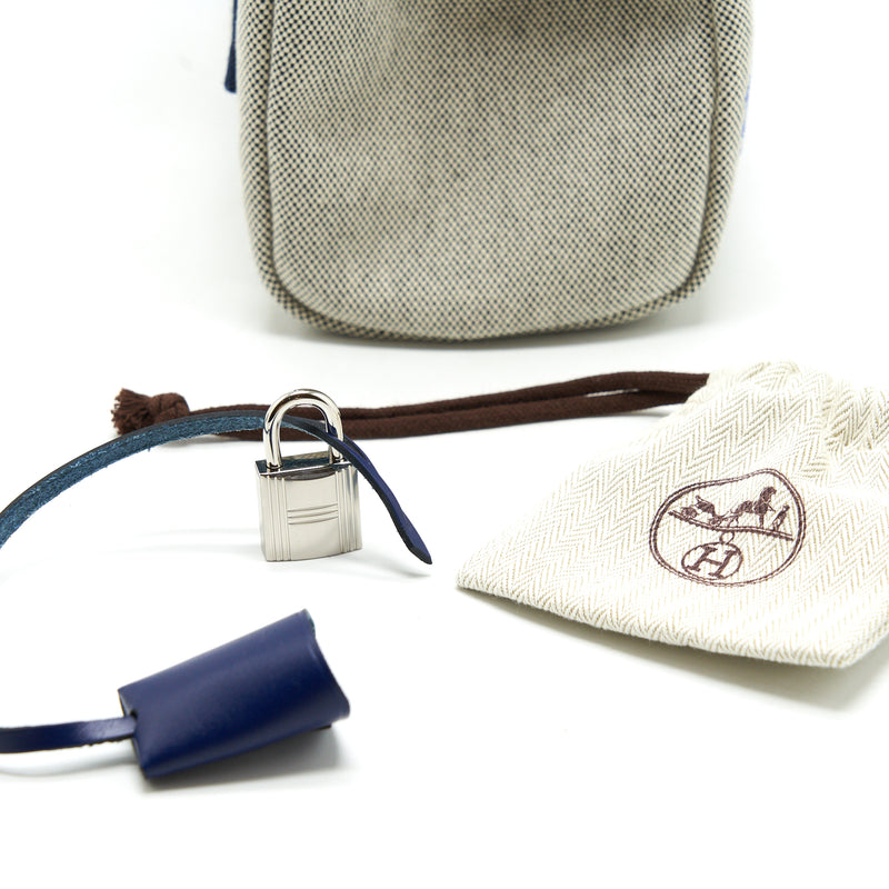 Hermes Herbag Zip 31 Toile H EN Relief Brides Saphir Stamp Z