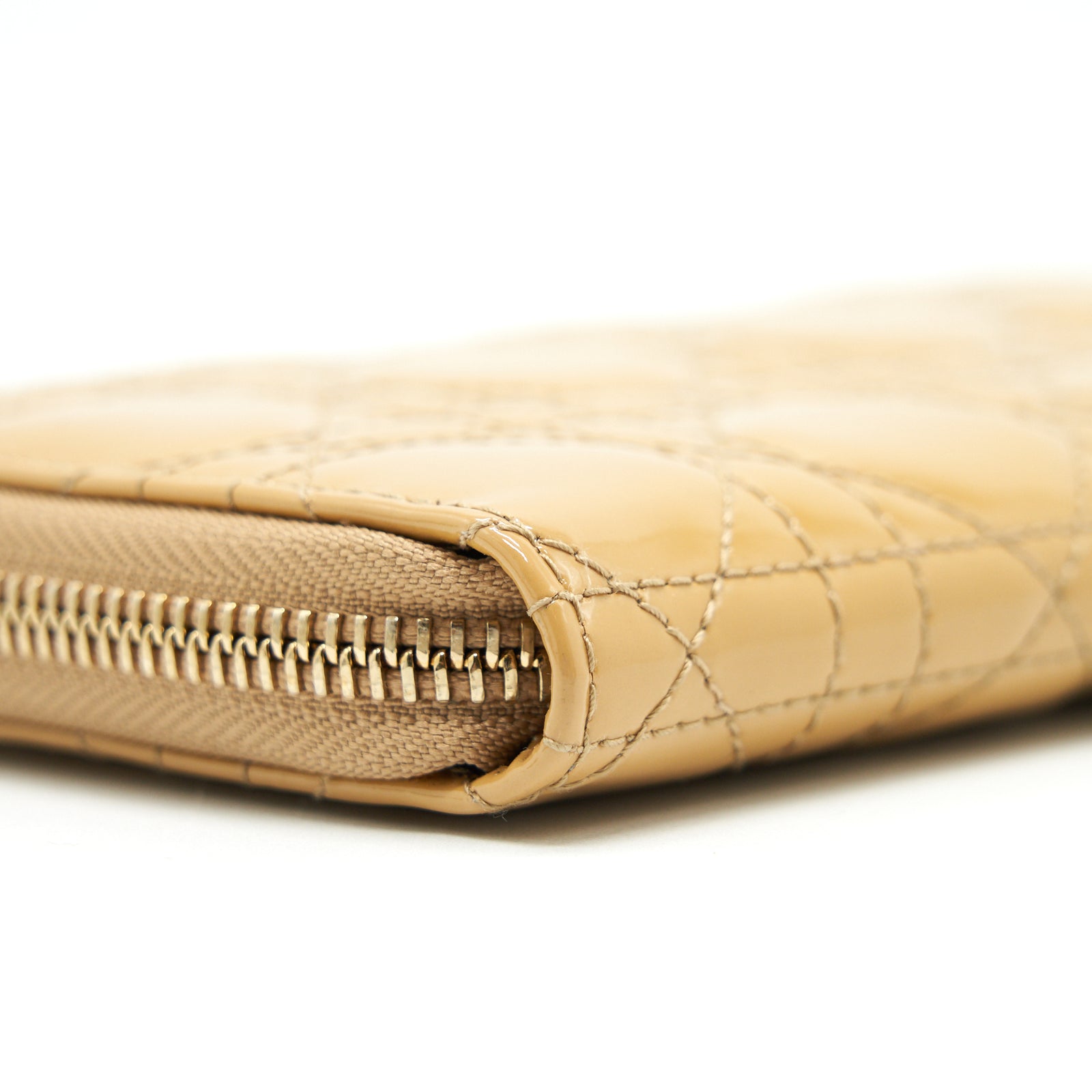 CHRISTIAN DIOR Lady Dior Voyager Zip Wallet Beige LGHW